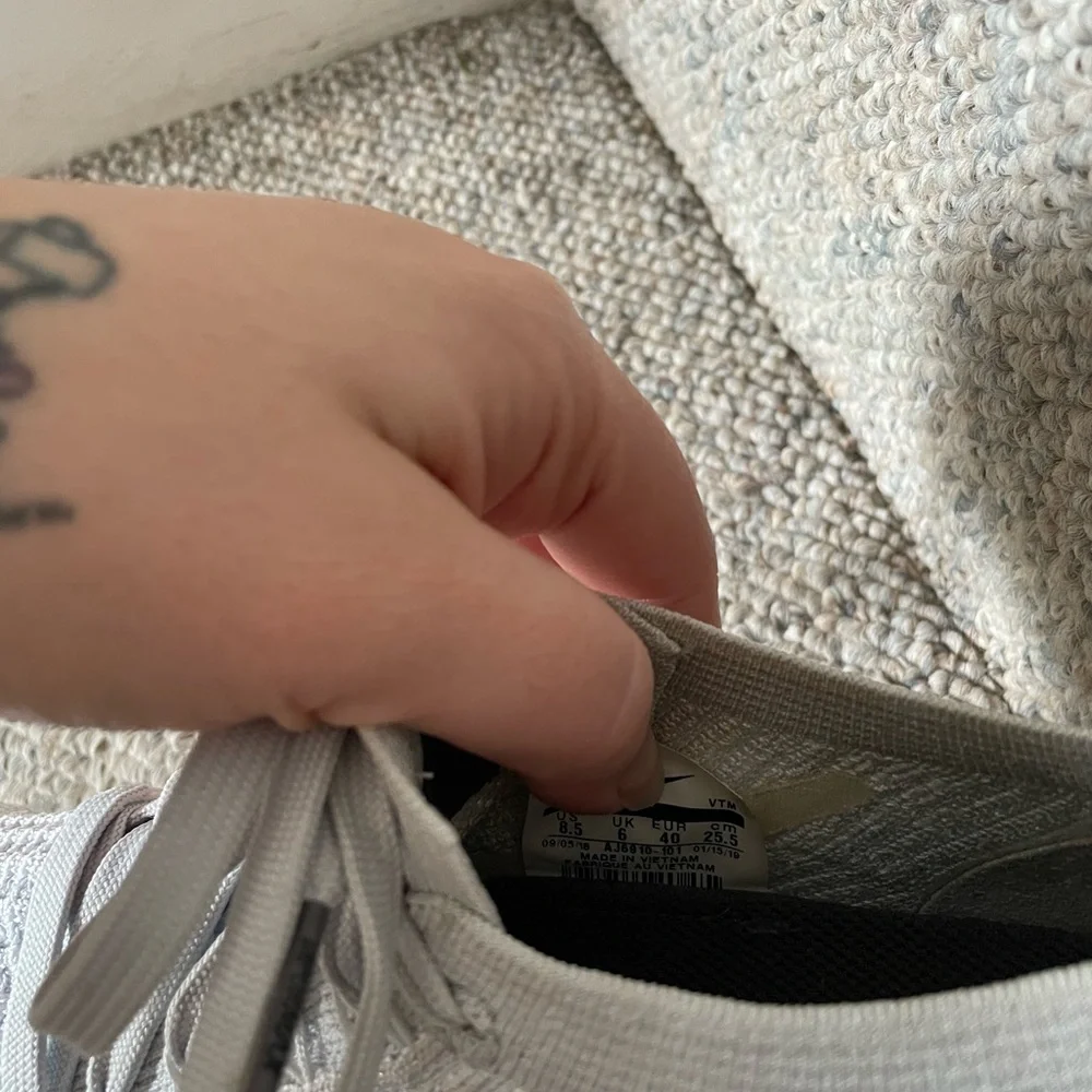 Nike Air Vapormax Flyknit 3.0 Pure Platinum with Purple Iridescent - Picture 13 of 14